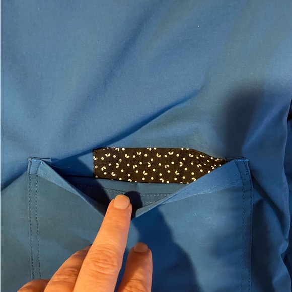 THIS IS A SET! Koi Women's Teal Scrub Top AND bottoms. - Picture 8 of 11